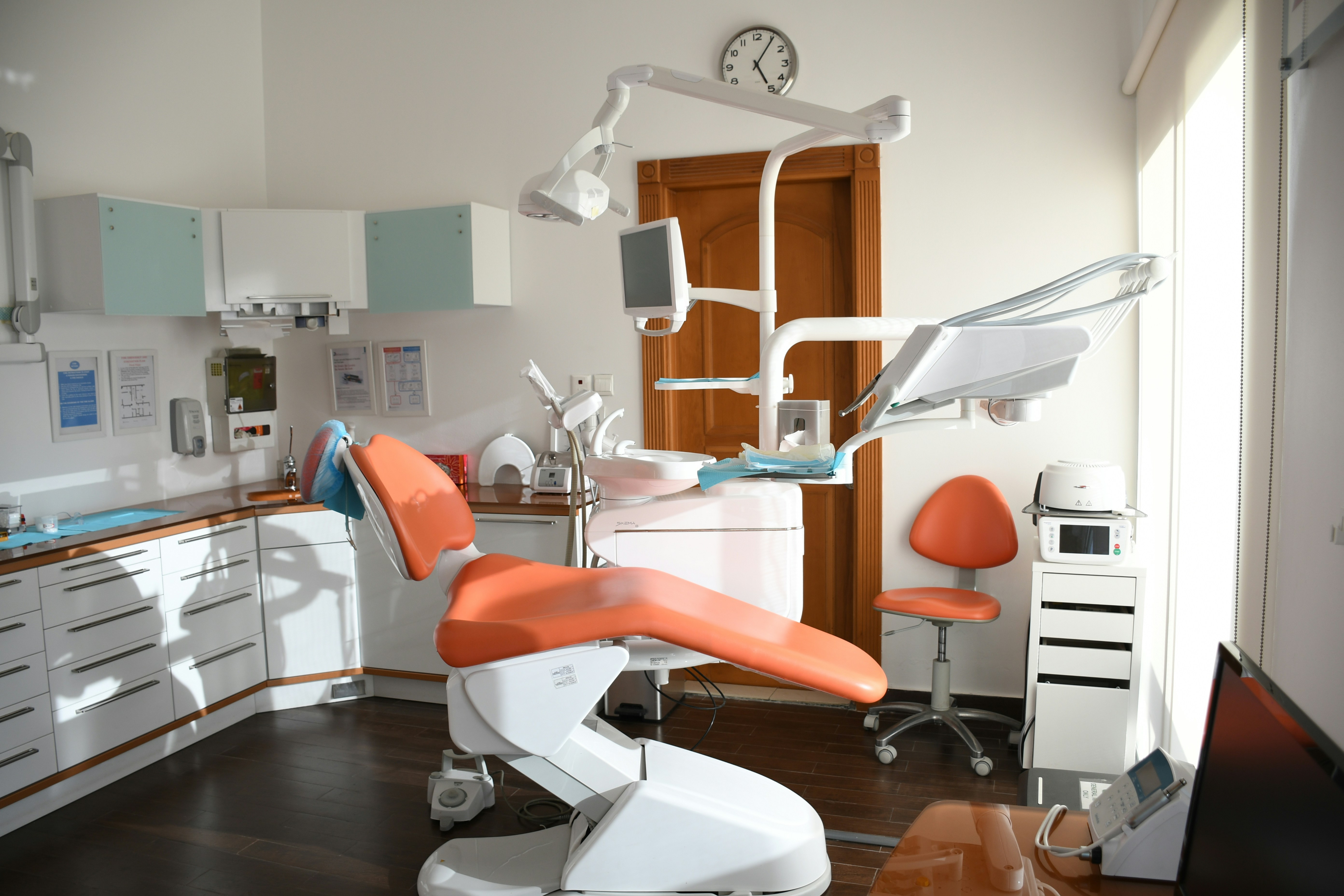 Modern emergency dental office
